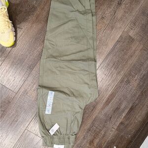 Old Navy Women's Olive Cropped Pants